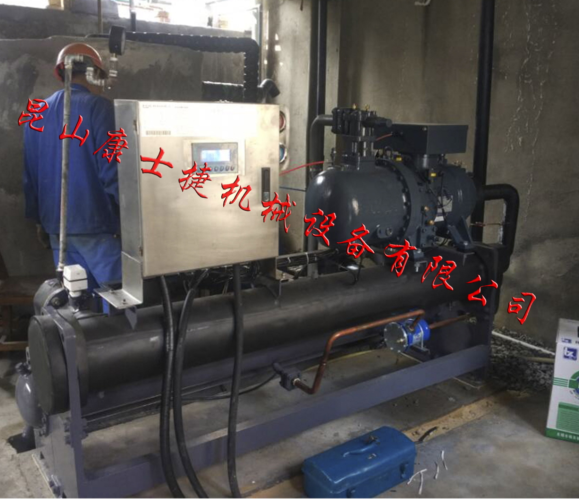 化工反應釜用螺桿冷水機組現(xiàn)場